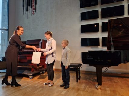 FORTEPIJONINIŲ ANSAMBLIŲ FESTIVALIS „ŠOKIŲ PASAULYJE“