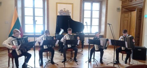 VASARIO 16-OJI JAŠIŪNUOSE!