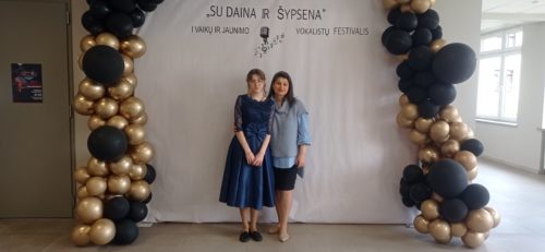 VOKALISTŲ FESTIVALIS ,,SU DAINA IR ŠYPSENA“