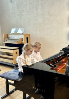 FORTEPIJONINIŲ ANSAMBLIŲ FESTIVALIS „ŠOKIŲ PASAULYJE“