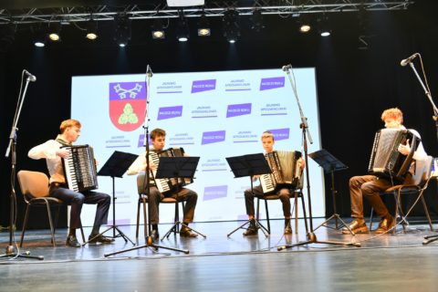 JAUNIMO APDOVANOJIMAI 2024