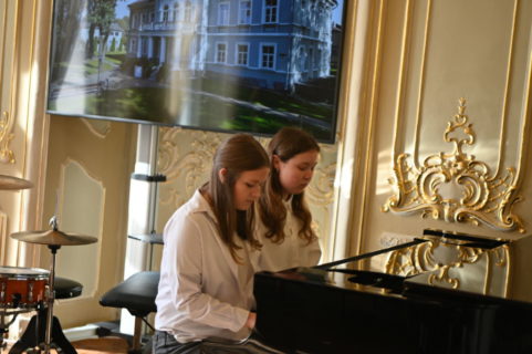 RAJONINIS ANSAMBLIŲ FESTIVALIS „MUZIKUOJAME KARTU 2025“