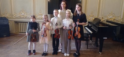 EDUKACINĖ POPIETĖ STYGINIŲ INSTRUMENTŲ MOKINIAMS